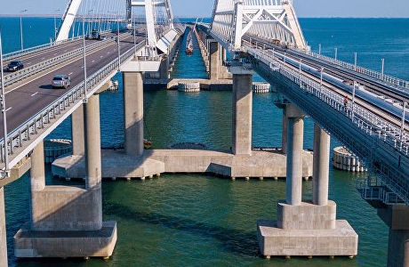 Водители сэкономили более 35 млрд рублей благодаря Крымскому мосту